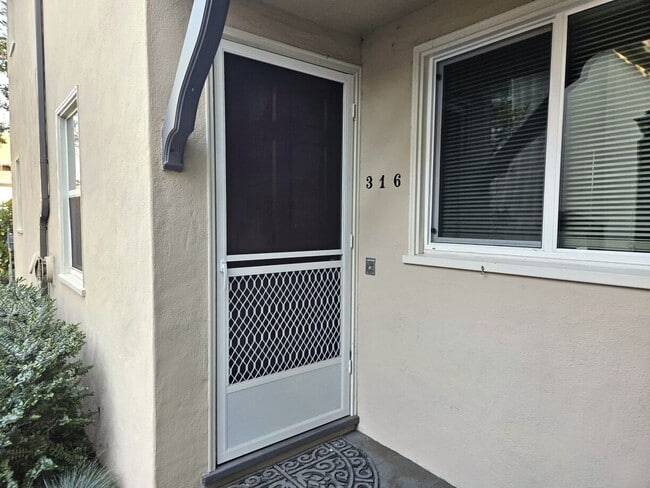 Foto del edificio - Downtown Palo Alto Living – 1 Bedroom Apartment Available March 4th.