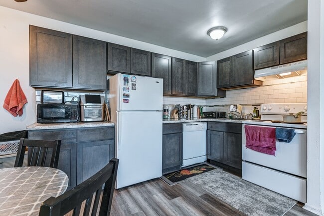 Building Photo - Oak Ridge Apartments