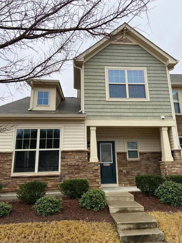 Beautiful 3 bed, 2.5 bath end unit townhome close to Duke! - Beautiful 3 bed, 2.5 bath end unit townhome close to Duke!