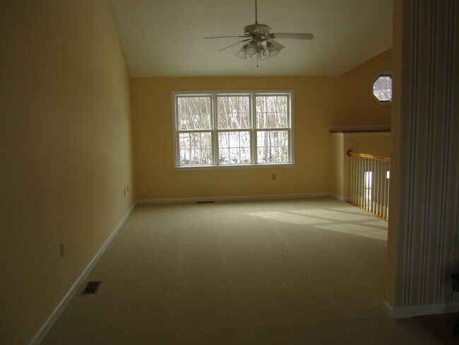 Living Rooom - 54 Bjorklund Ave