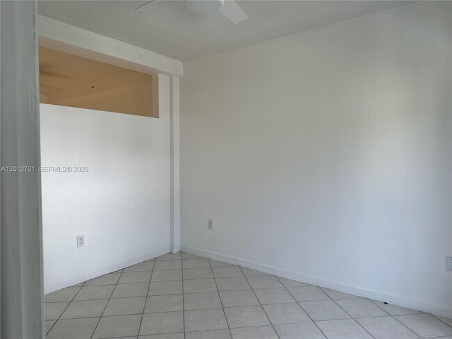 Foto del edificio - 3051 SW 27th Ave