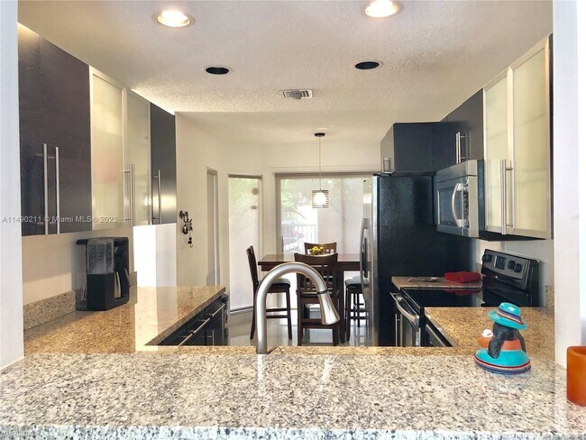 Foto del edificio - 4 br, 2.5 bath House - 10237 NW 51st Ter #...