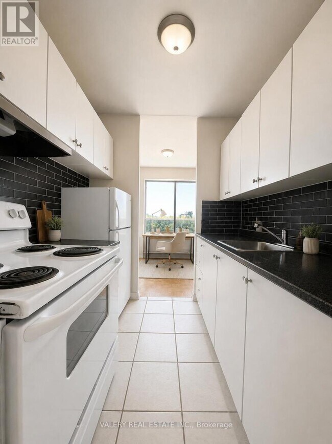 Photo du bâtiment - 1780 Lawrence Ave E