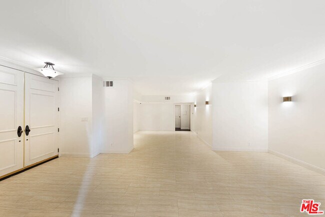 Foto del edificio - 1131 Alta Loma Rd