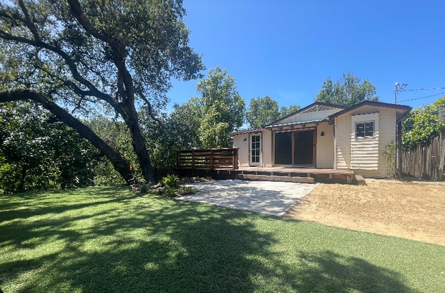 Building Photo - 617 Acacia Ln Building Photo - 617 Acacia Ln