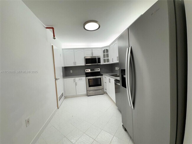 Foto del edificio - 400 Kings Point Dr