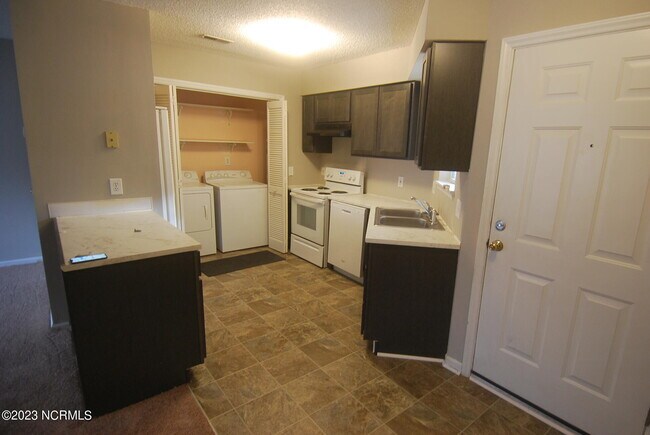Building Photo - 2916 Mulberry Ln