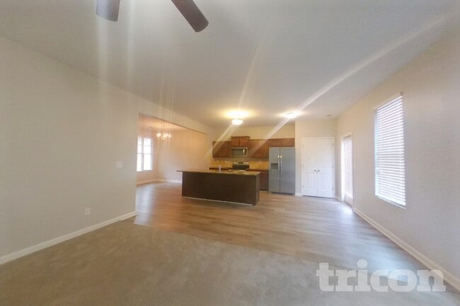Building Photo - 142 Daisy Cir