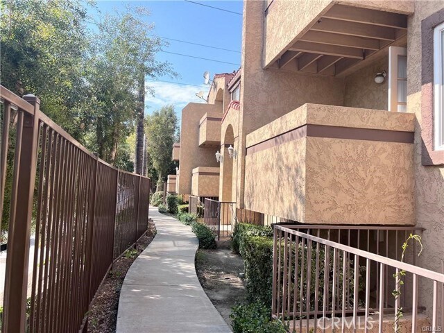 Building Photo - 8615 Beverly Park Pl