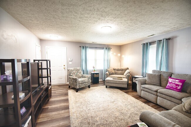 Foto del edificio - 1711 Magnolia Dr