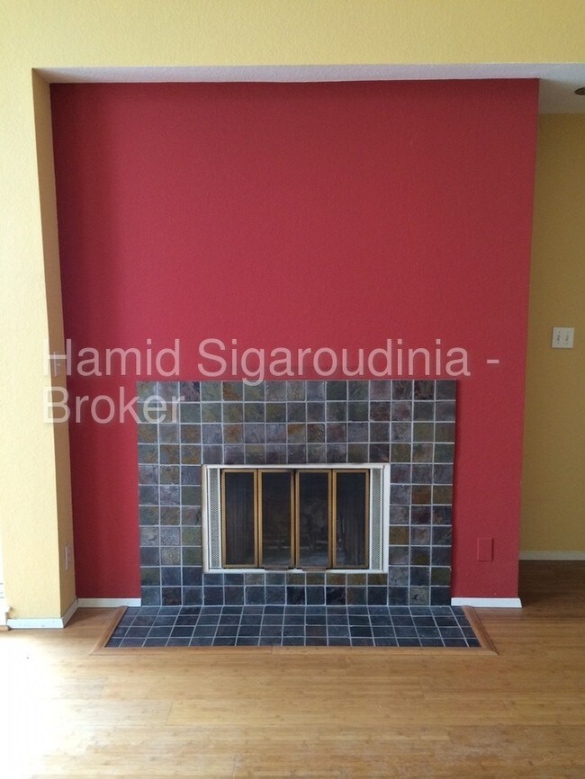 Building Photo - 1006 Steiner St