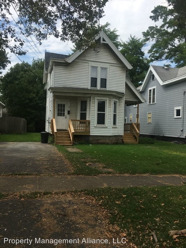 Building Photo - 709 Milton Ave