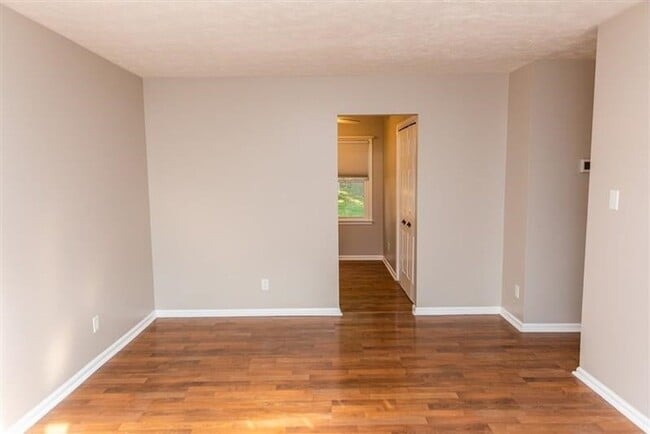 Building Photo - Rare Find... Detached Single Family Home in Purcell Park!