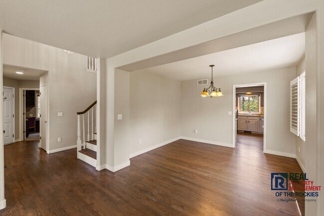 Building Photo - Gorgeous 4 Bed, 2.5 Bath House in South Fo...