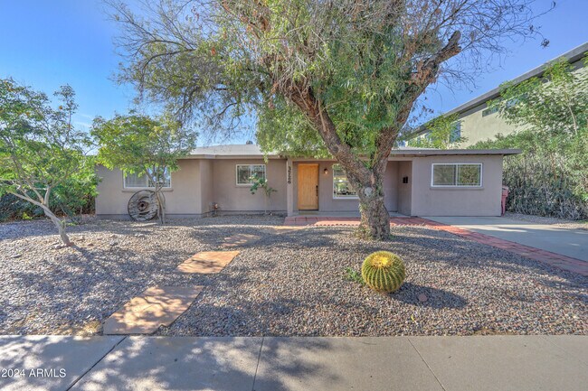 Foto del edificio - 3726 N 68th St