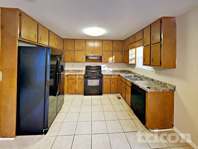 Building Photo - 4680 Woodglen Ct