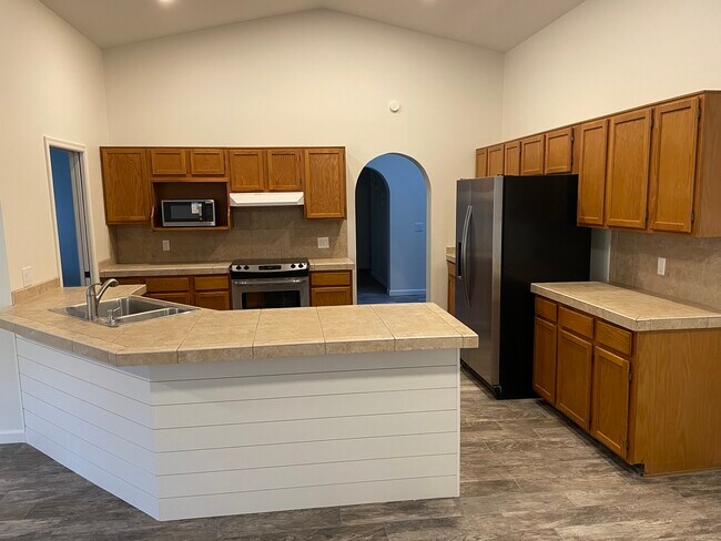 Foto del edificio - 8038 E McLellan Blvd