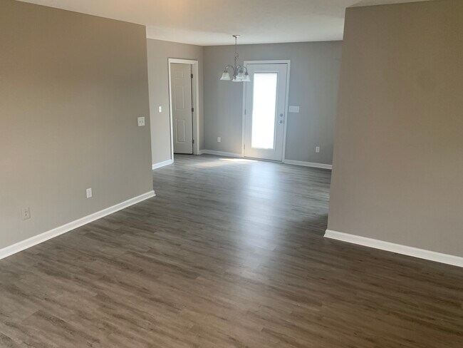 Foto del edificio - 617 Mimosa Dr