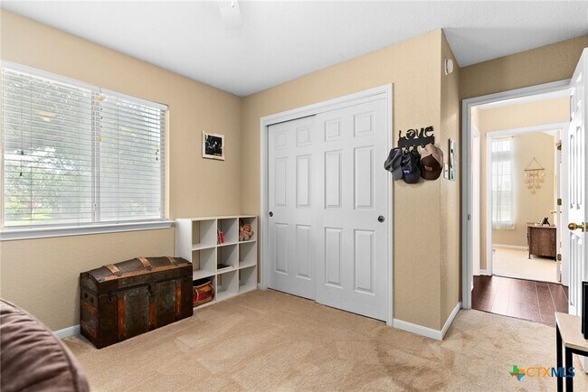 Building Photo - 804 Woodhollow Dr