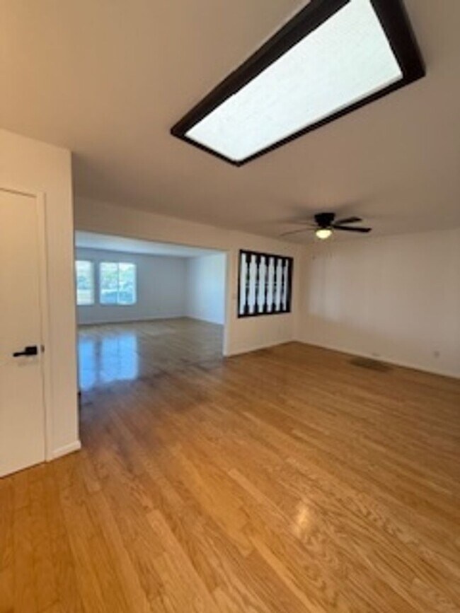 Foto del edificio - Great 4 bedroom family home centrally located