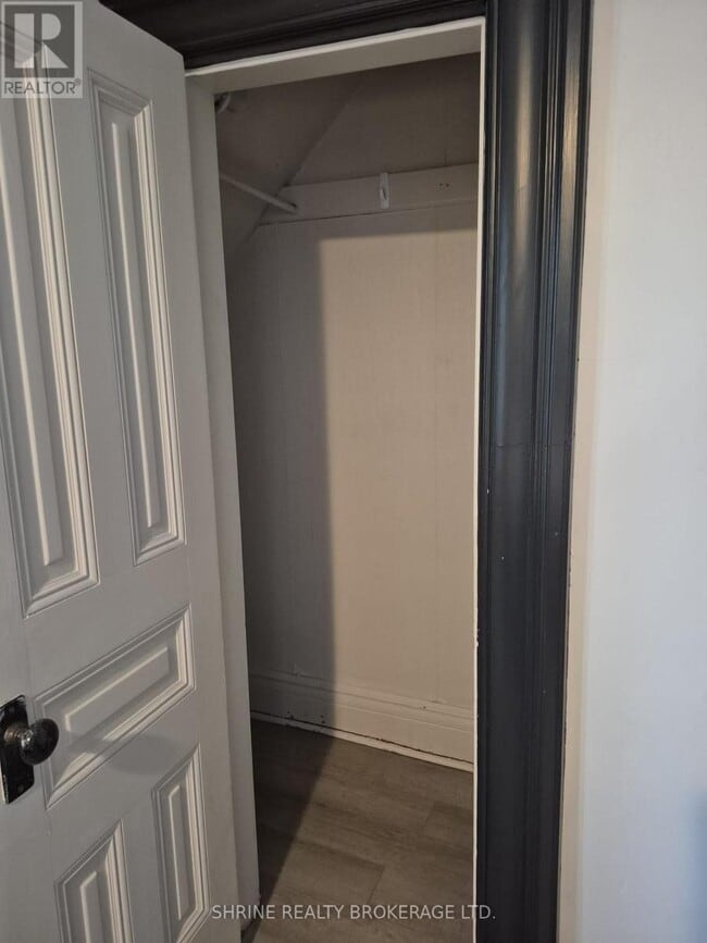 Building Photo - 607 Queens Ave