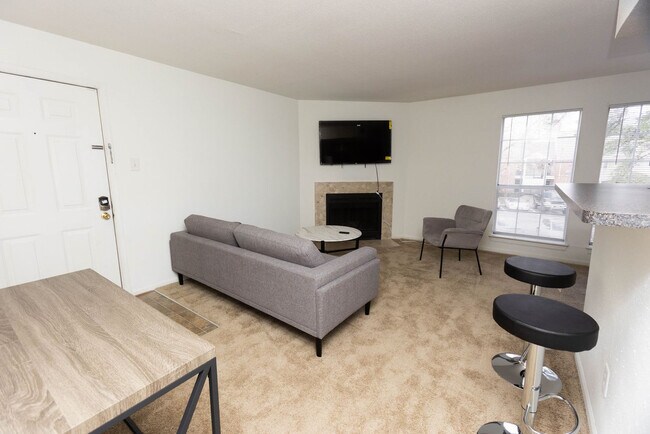 Building Photo - 220 Garris Dr