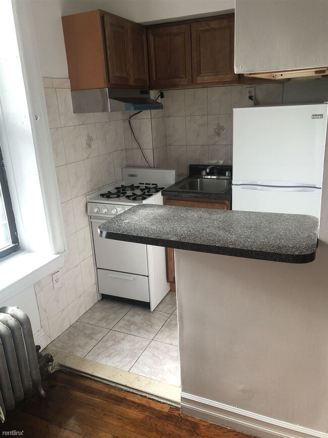 Building Photo - Studio, 1 bath Apartment - 14825 88th Ave 1A