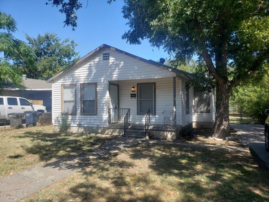 Foto principal - 5732 Houghton Ave
