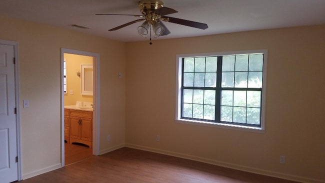 Building Photo - 155 Bell Dr