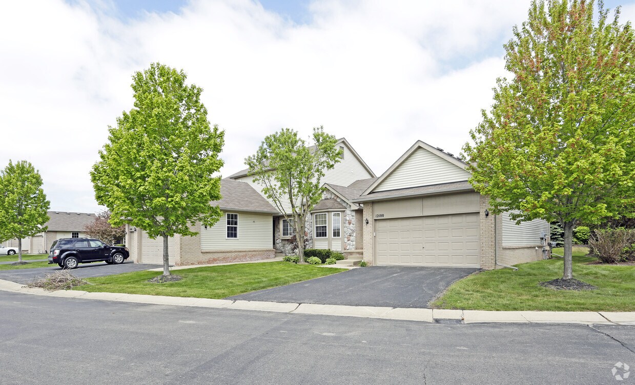 Stonefield Village Apartments in Utica, MI