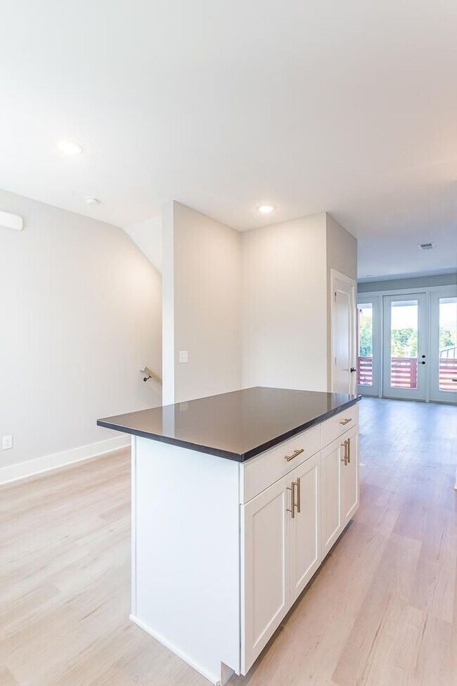 Foto del edificio - Downtown Townhome!