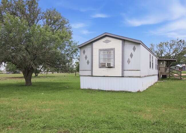 Foto del edificio - 3 Bedroom Manufactured Home on Nearly 2 Acres with Large Shop