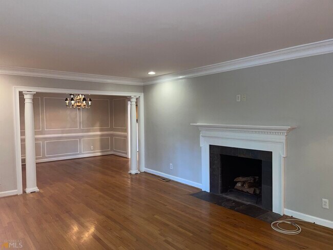 Foto del edificio - 3796 Powers Ferry Rd NW