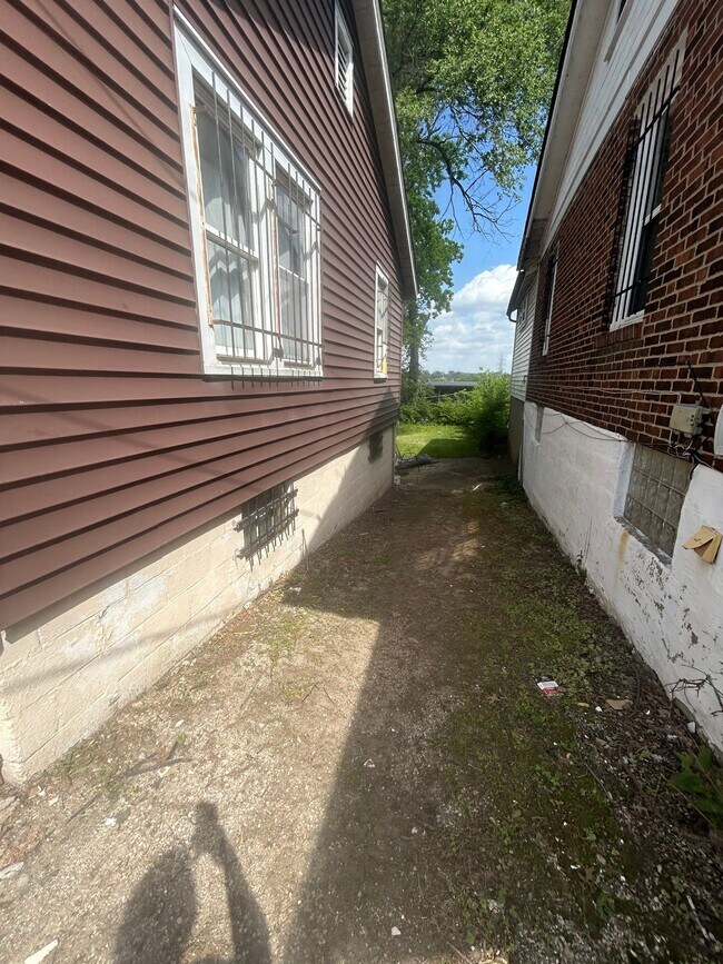 Foto del edificio - 1338 Gregan Pl