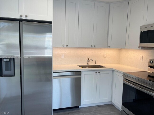 Foto del edificio - 3 br, 2 bath House - 105 NE 30th Ct # 105