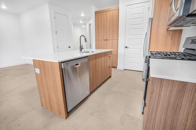 Foto del edificio - HURRICANE TOWNHOME - END UNIT