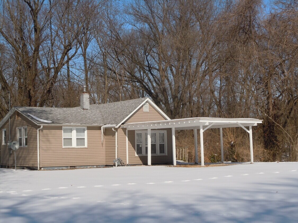 34 Edgewood Ln, Caseyville, IL 62232 House for Rent in Caseyville, IL