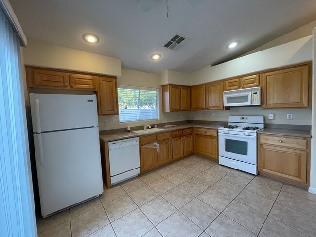 Building Photo - 4820 Palm Tree Ct