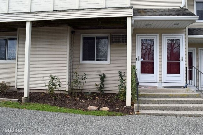 Building Photo - 121 Willow Springs