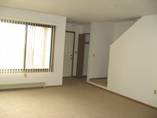 Townhome Living Room - Hillview Apartments