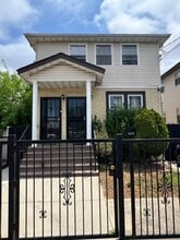 Building Photo - 140-11 169th St