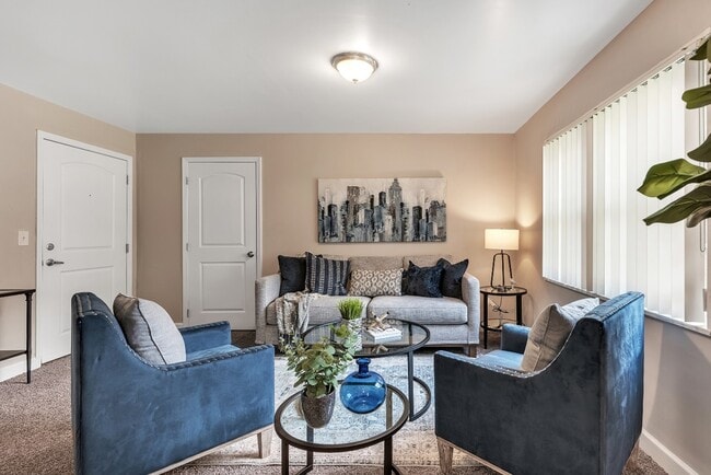 Building Photo - Larchmont Estates