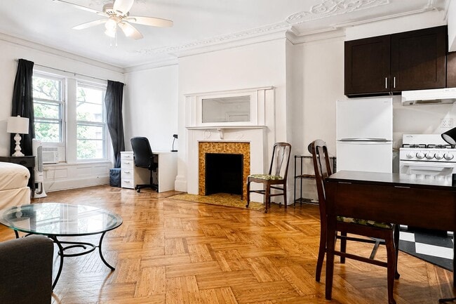 Building Photo - 309 W 107th St