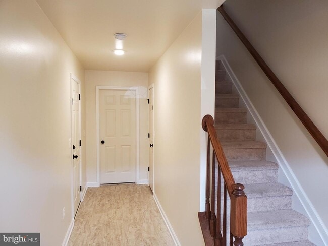 Building Photo - 2239 Mallard Landing Dr