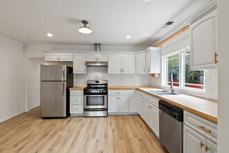 Building Photo - 2435 Houston St