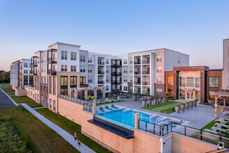 Building Photo - 42 Hundred On The Lake