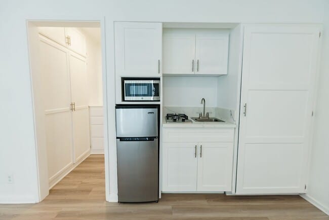 Interior Photo - 1944 Whitley Ave.