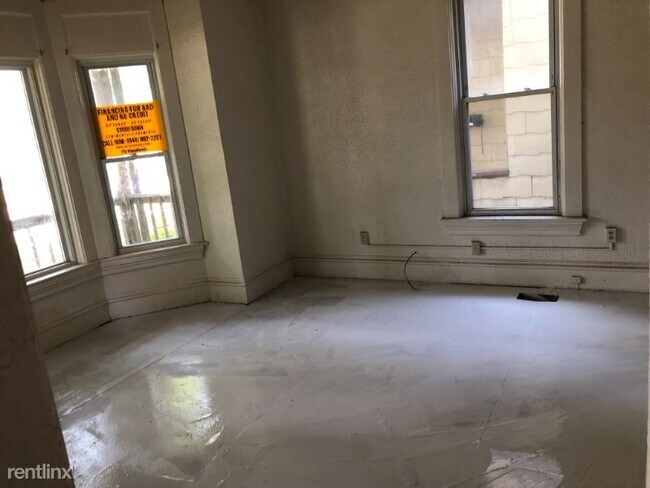 Building Photo - 4 br, 1 bath House - 809 NE Madison Ave