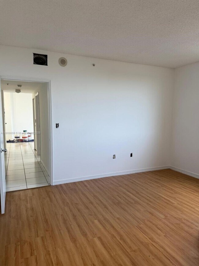 Foto del edificio - 5099 NW 7th St