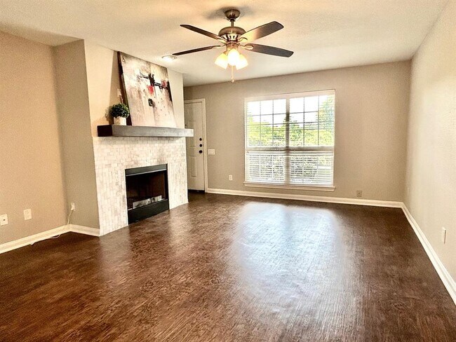 Foto del edificio - 1860 White Oak Dr
